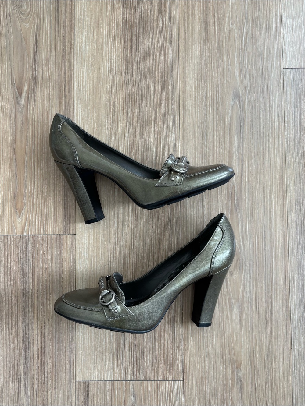 Y2K BCBG Girls Heels Loafer Silver Patent Leather Buckle Women 7.5 Office Preppy